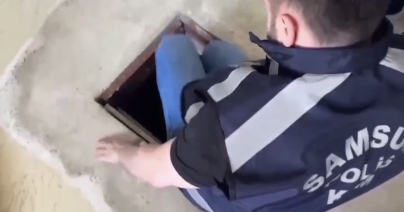 Halı altındaki gizli geçit kaçak kazıyı ortaya çıkardı