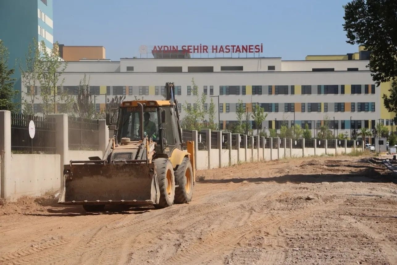 Efeler’de yol yatırımları sürüyor