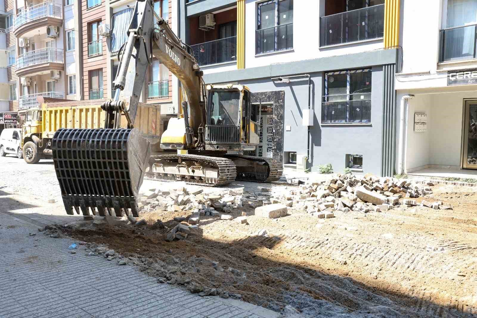 Efeler’de yol yatırımları sürüyor