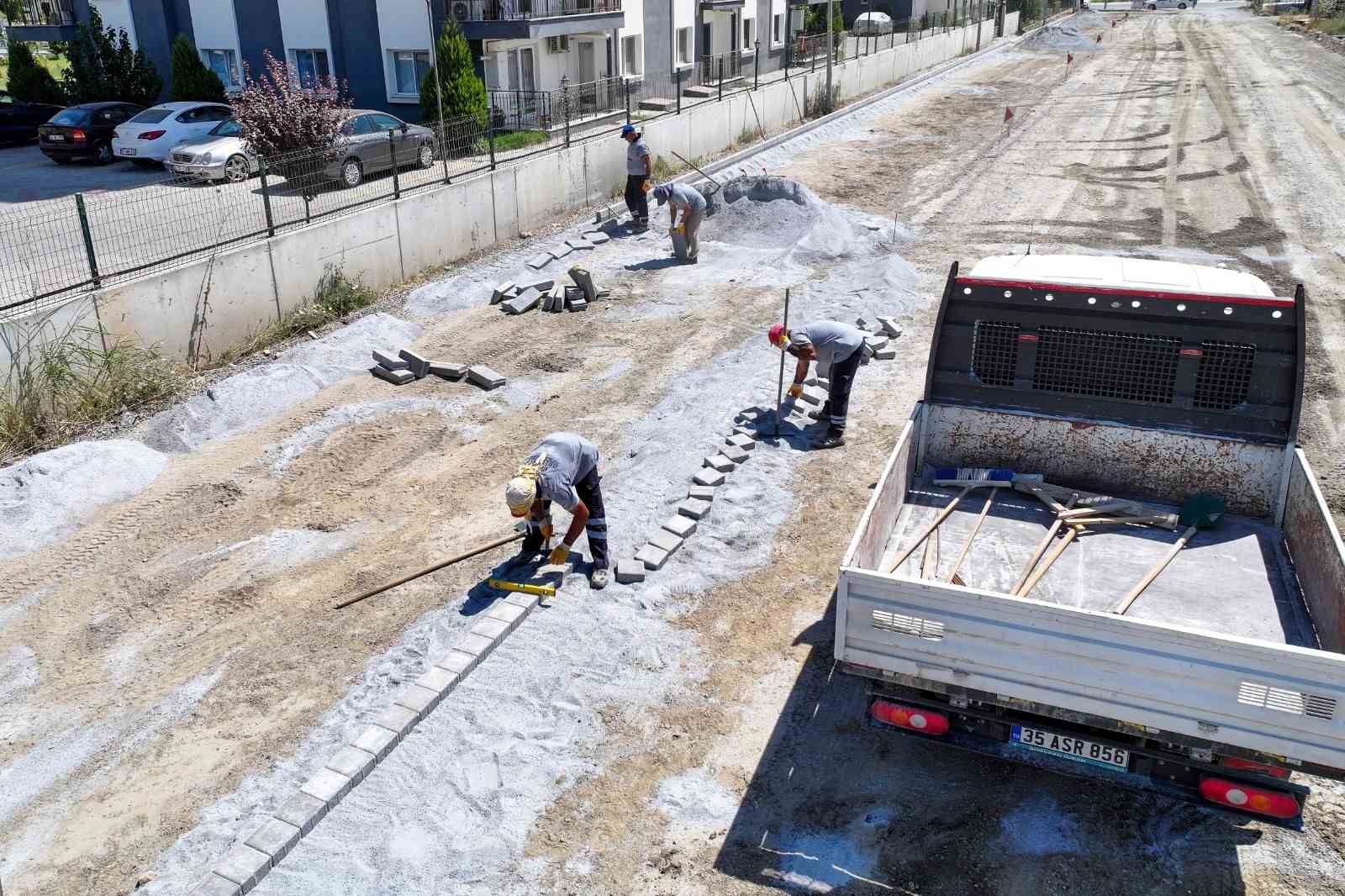 Efeler’de yol yatırımları sürüyor