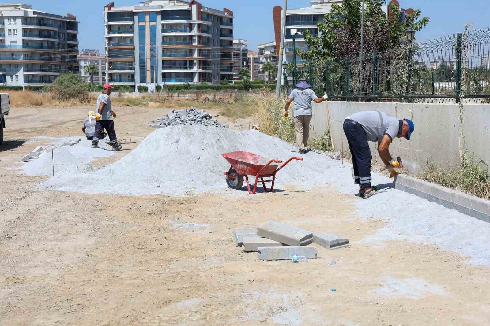 Efeler’de yol yatırımları sürüyor