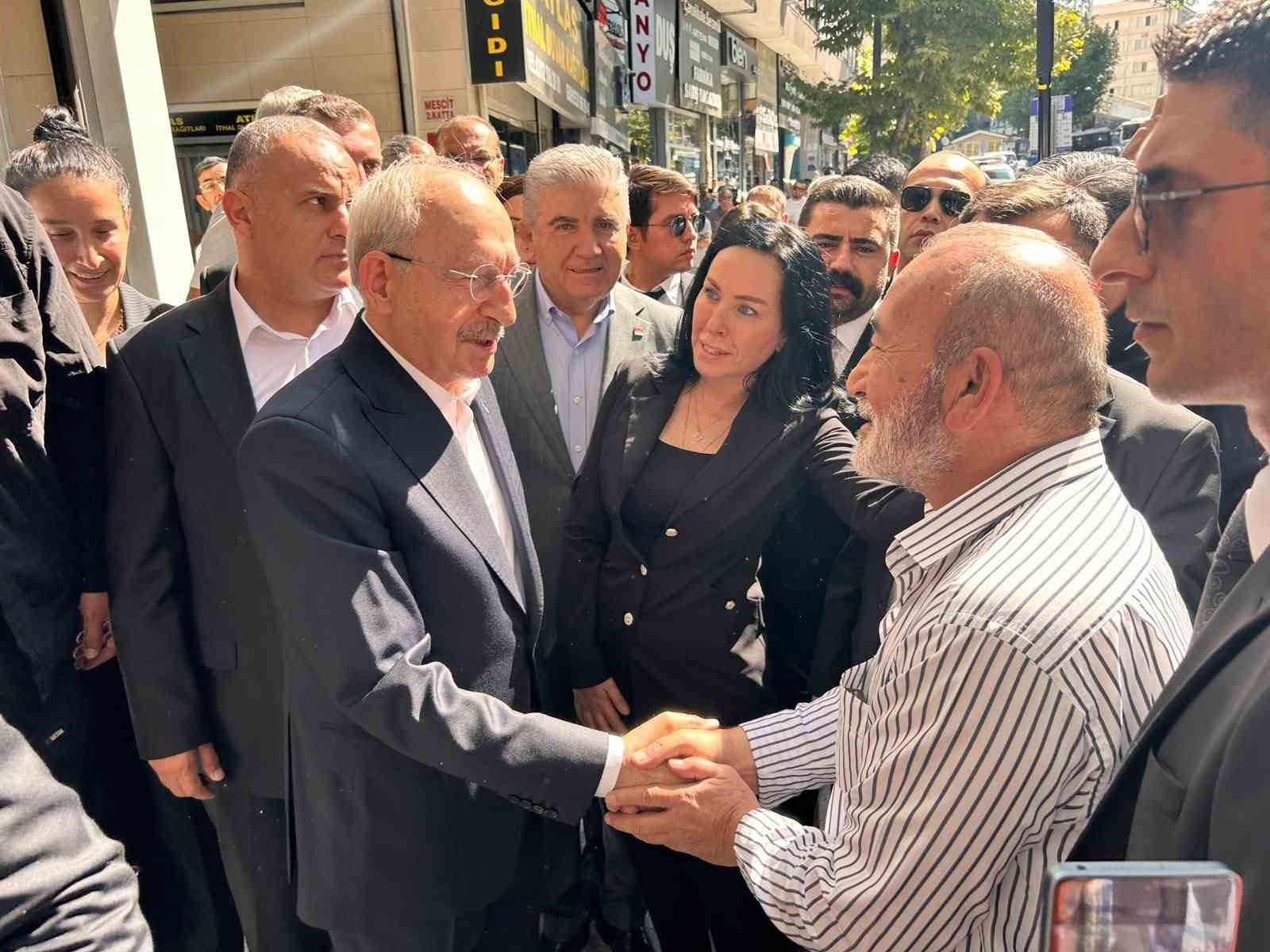 CHP Genel Başkanı Kılıçdaroğlu, Ankara’da esnafı ziyaret etti