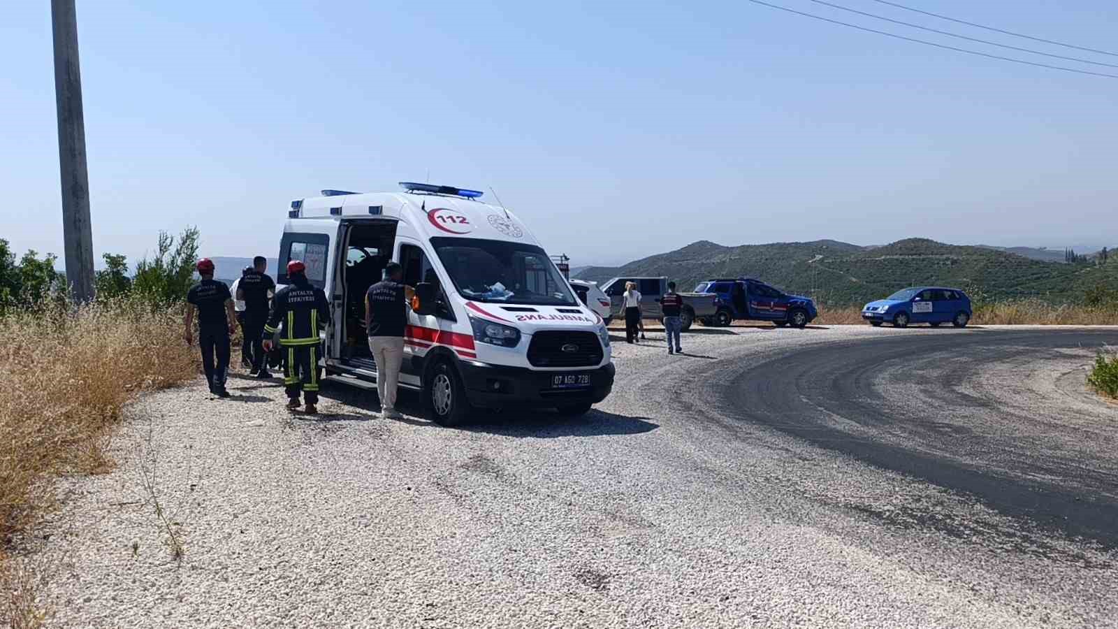 5 metreden şarampole yuvarlanan otomobildeki 2 kişi yaralandı