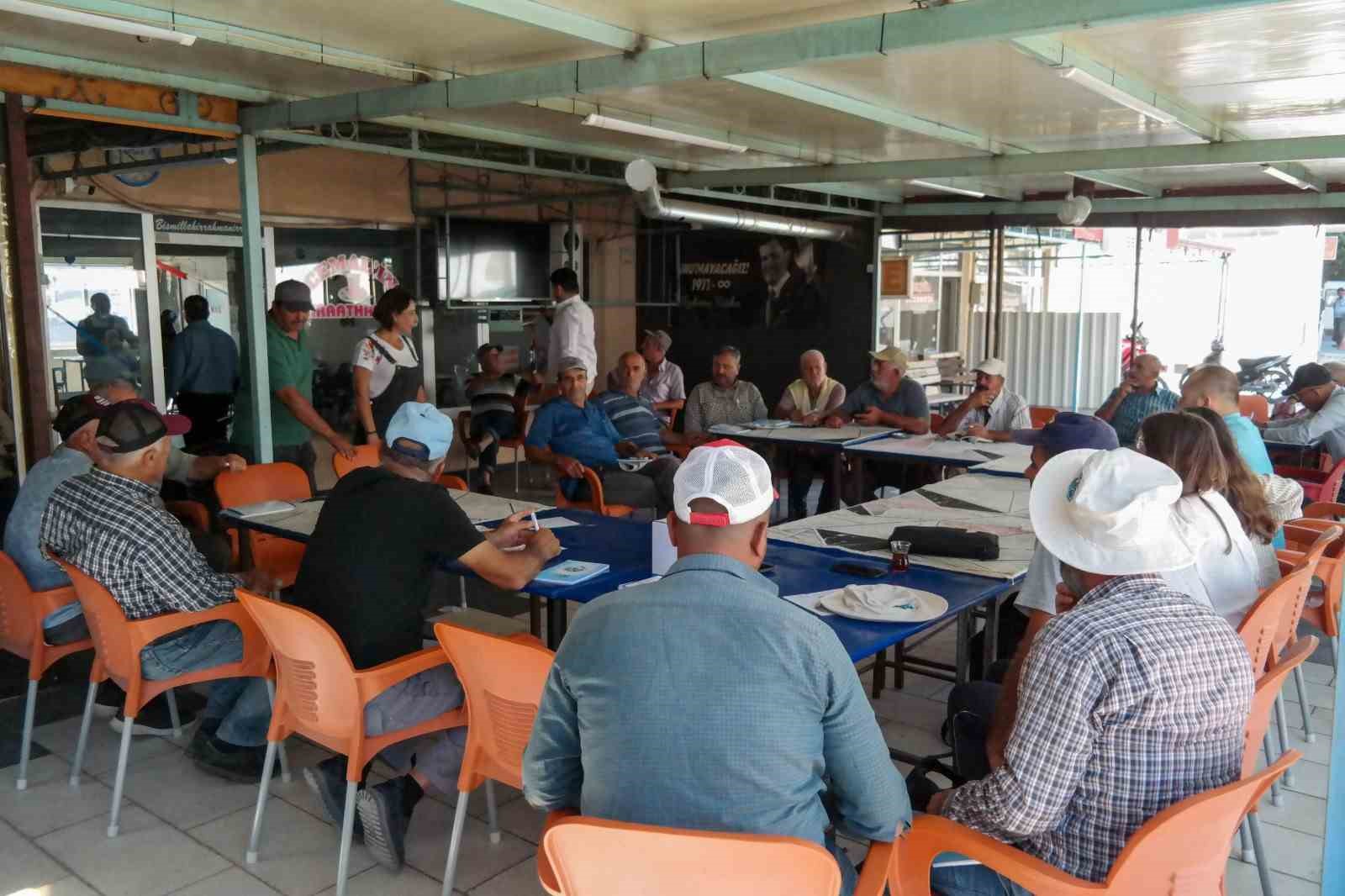 Saruhanlılı üreticilere "Akıllı Tarım ve Yapay Zeka" eğitimi