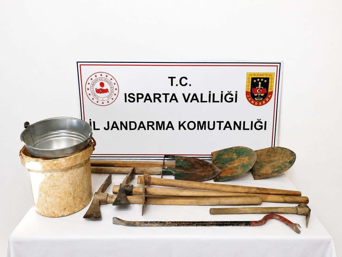 Isparta’da jandarmadan kaçak kazı operasyonu