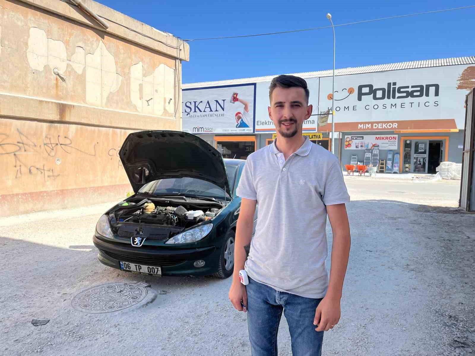 Rögar kapağı nedeniyle alın teriyle aldığı aracının airbagleri patladı