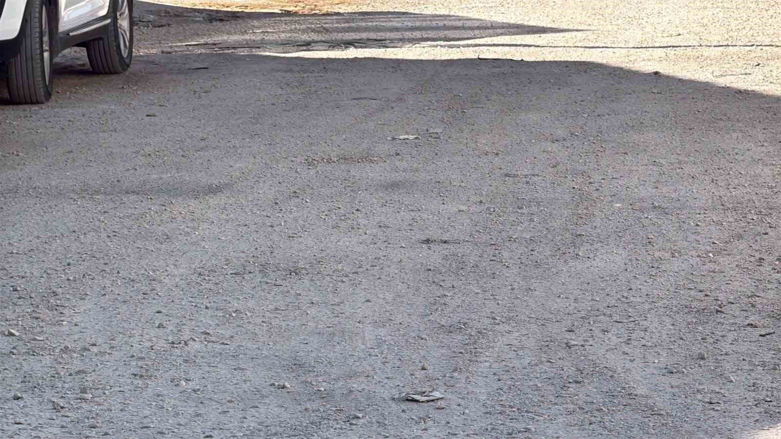 Rögar kapağı nedeniyle alın teriyle aldığı aracının airbagleri patladı