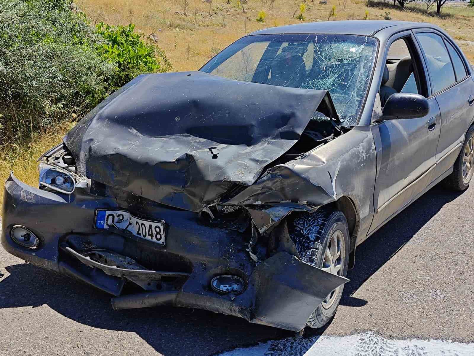 Yalvaç’ta otomobiller kafa kafaya çarpıştı: 1 yaralı
