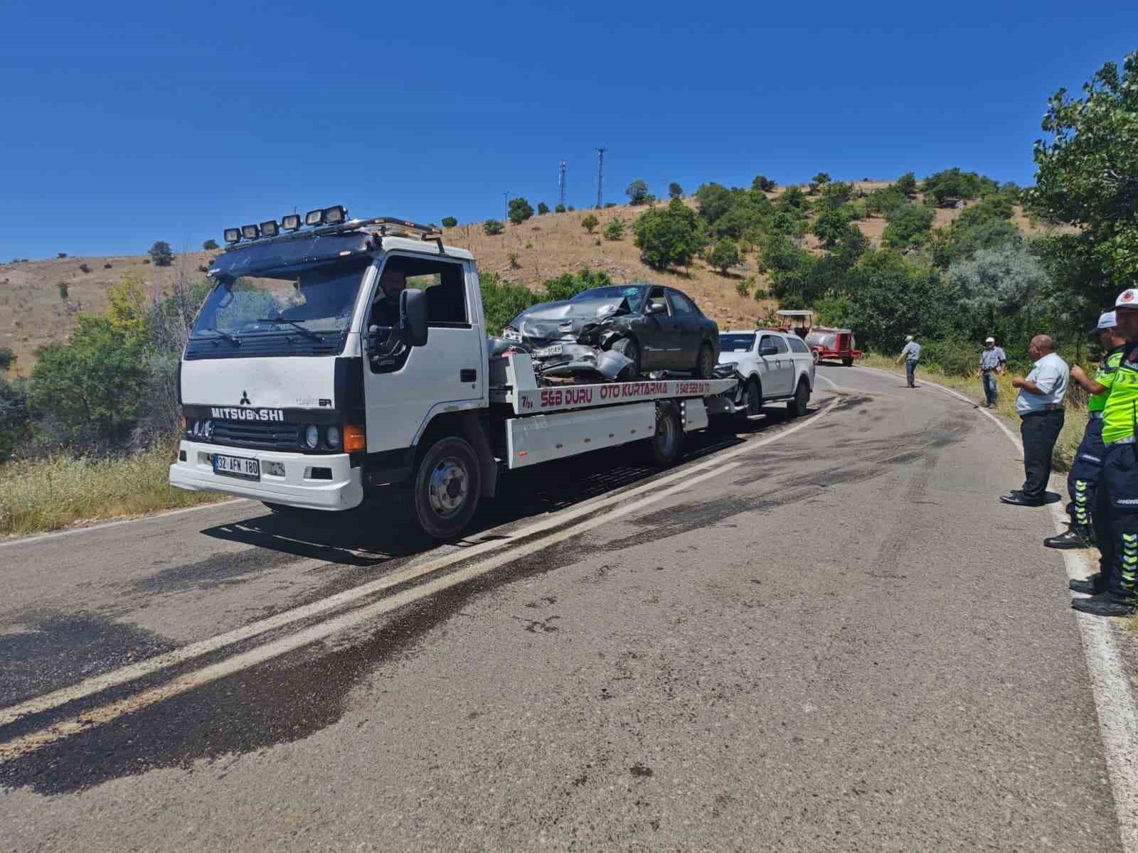 Yalvaç’ta otomobiller kafa kafaya çarpıştı: 1 yaralı