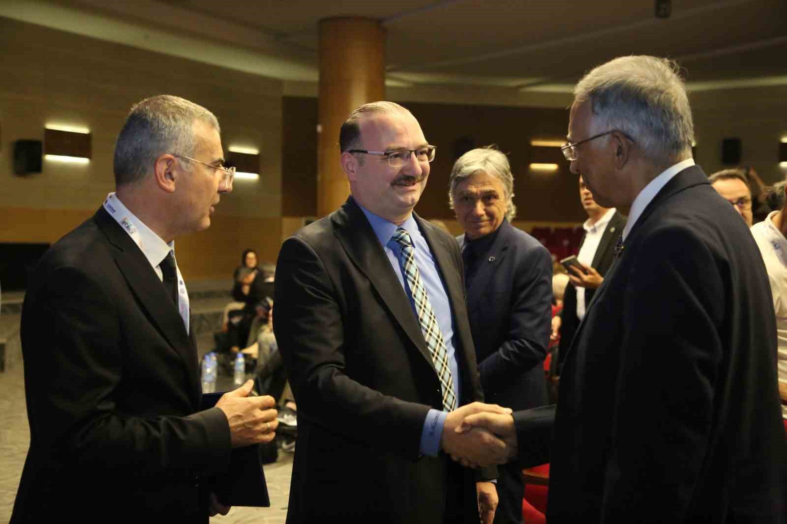 Yapay zekâ çağında kimya eğitiminin kalbi Erzurum’da attı