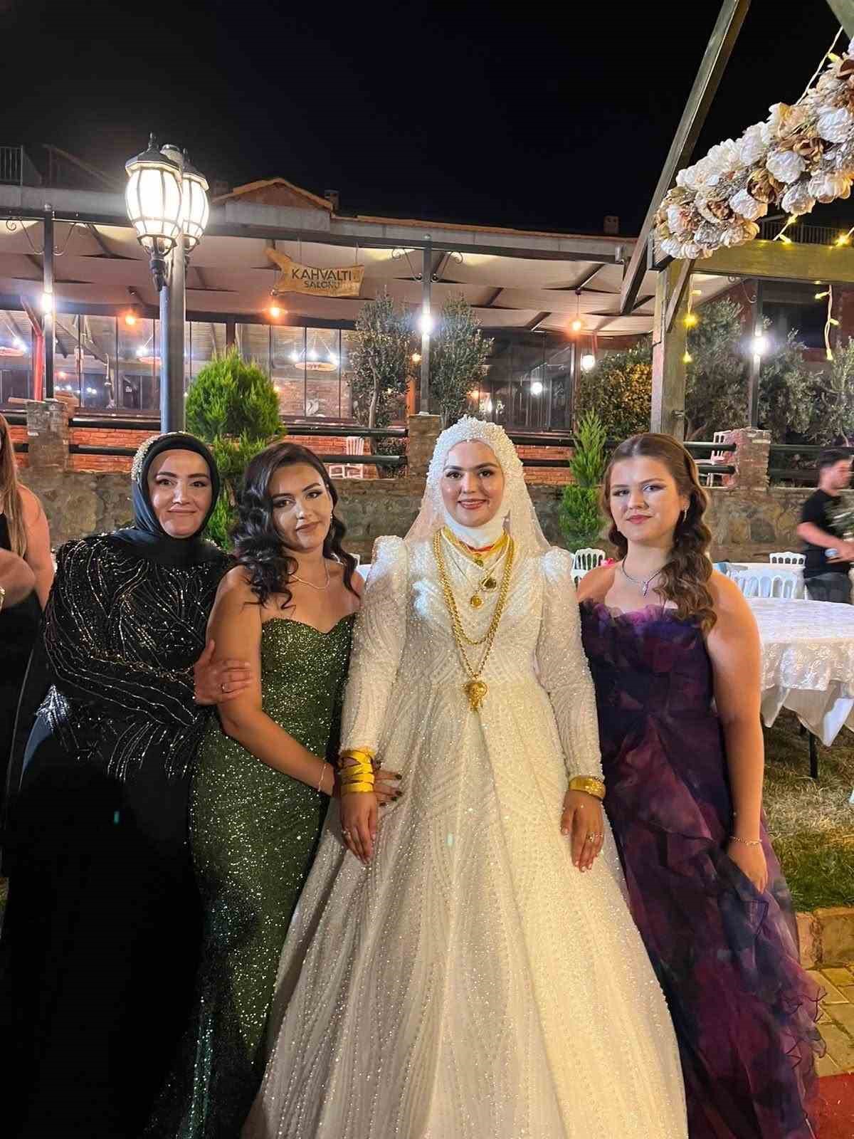 Burhaniye’de kadın muhtarın mutlu günü