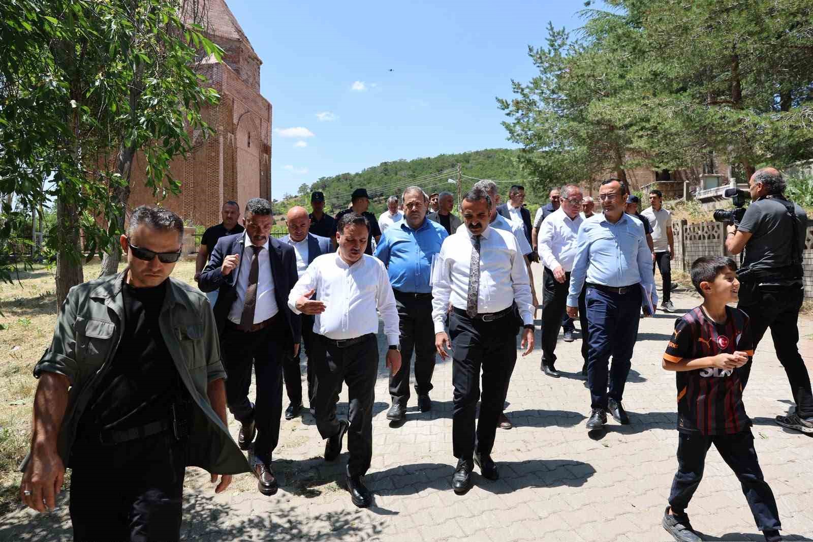 Melikgazi Türbesi Restorasyon ve Peyzaj Projesi için yerinde inceleme
