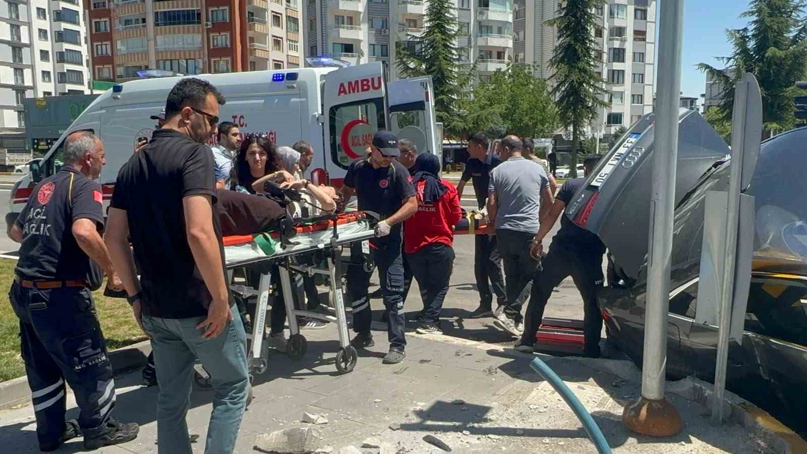 Elazığ’da otomobiller çarpıştı: 5 yaralı