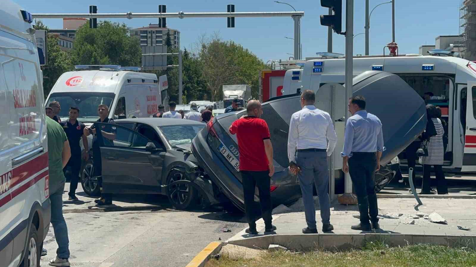 Elazığ’da otomobiller çarpıştı: 5 yaralı