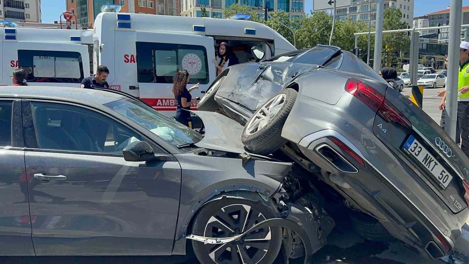 Elazığ’da otomobiller çarpıştı: 5 yaralı