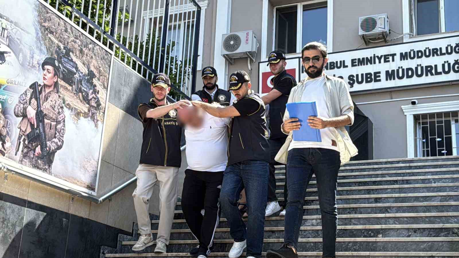 Fatih’te kılık değiştirip 4 kilogram altın vurgunu yapan 2 şüpheli yakalandı