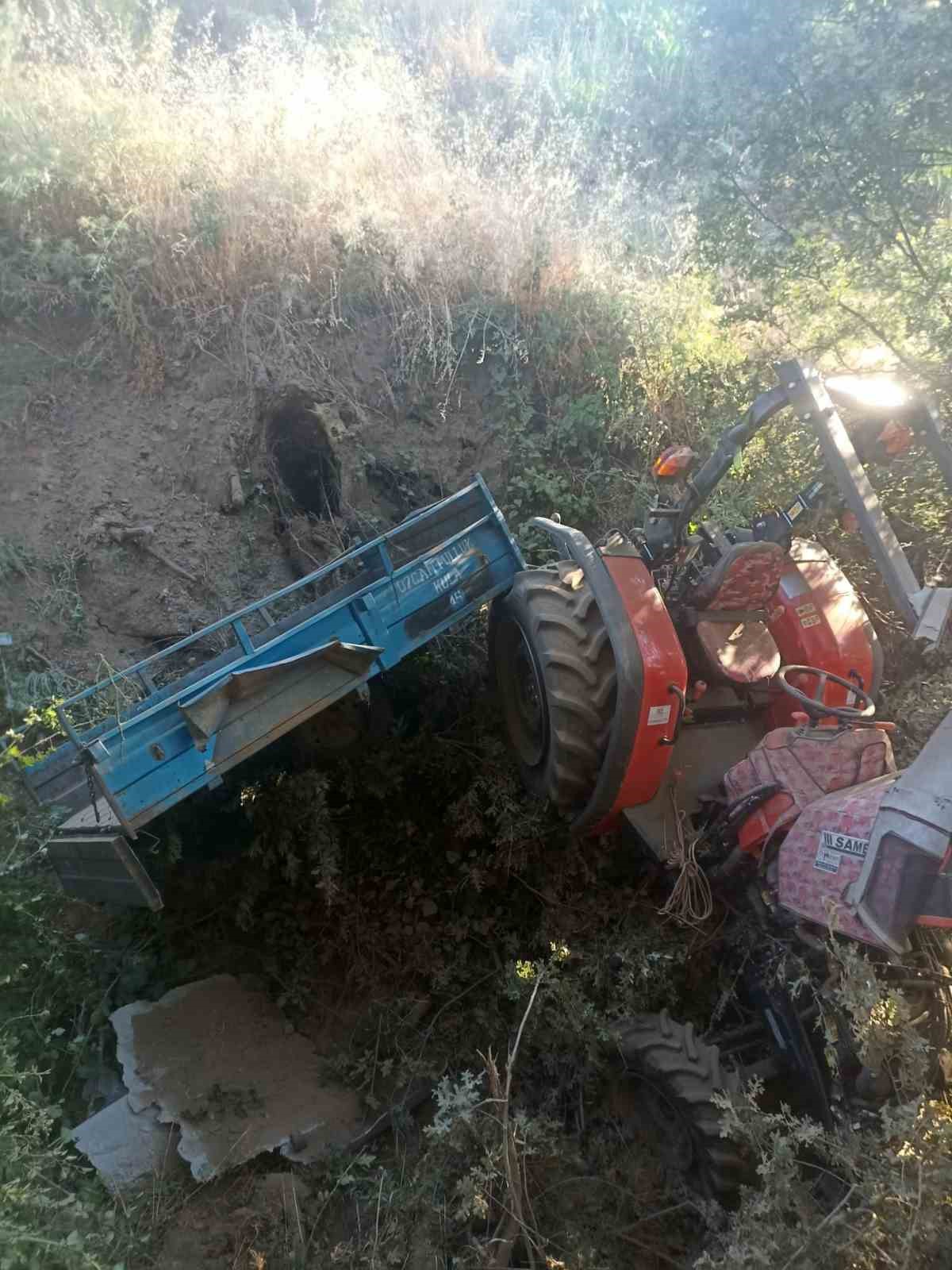 Traktörü durdurmak isterken hayatından oldu