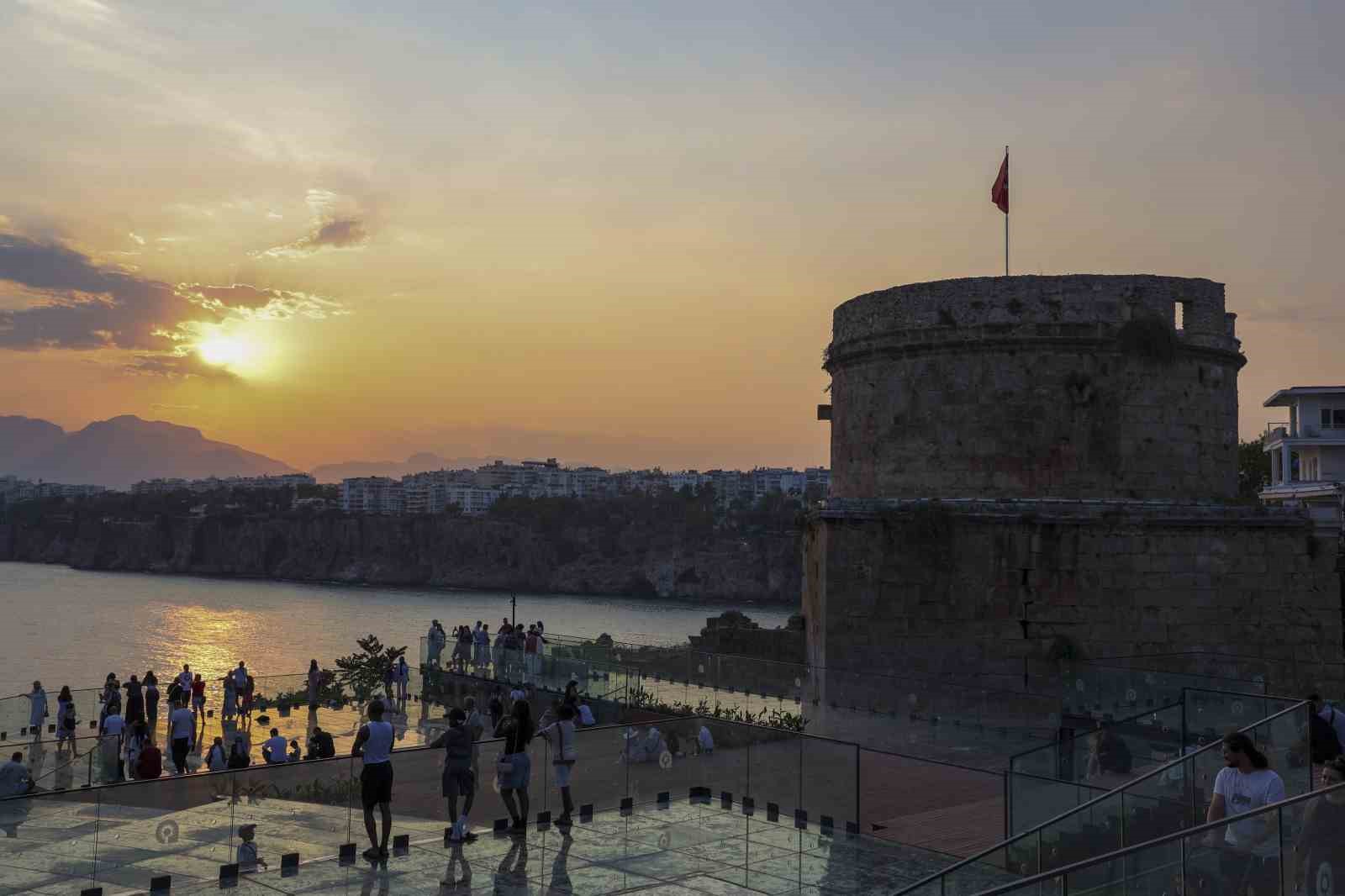 Hıdırlık Kulesi yeniden Antalyalılarla buluştu