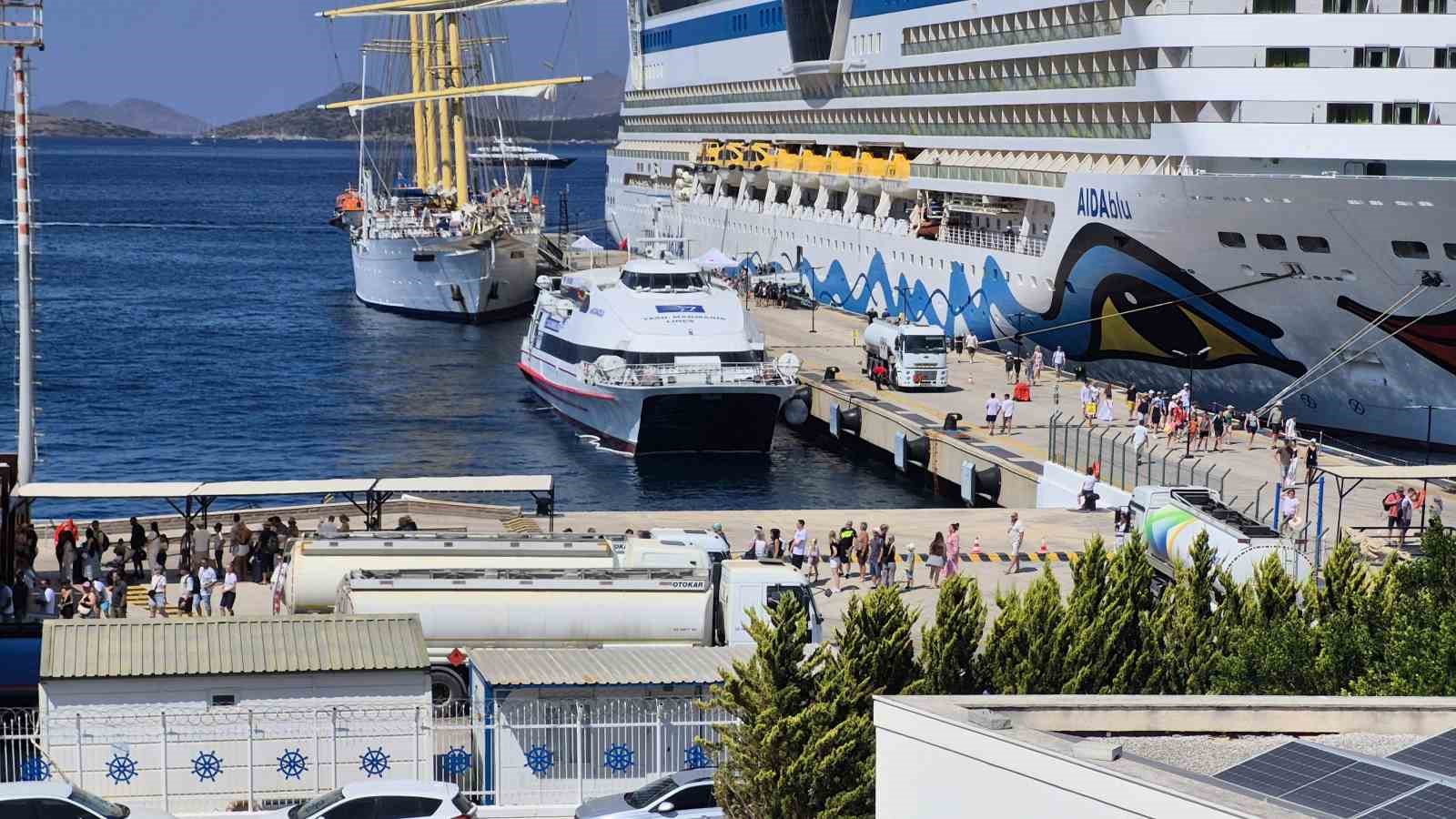 Bodrum’a 3 gemiyle 2 bin 761 turist geldi