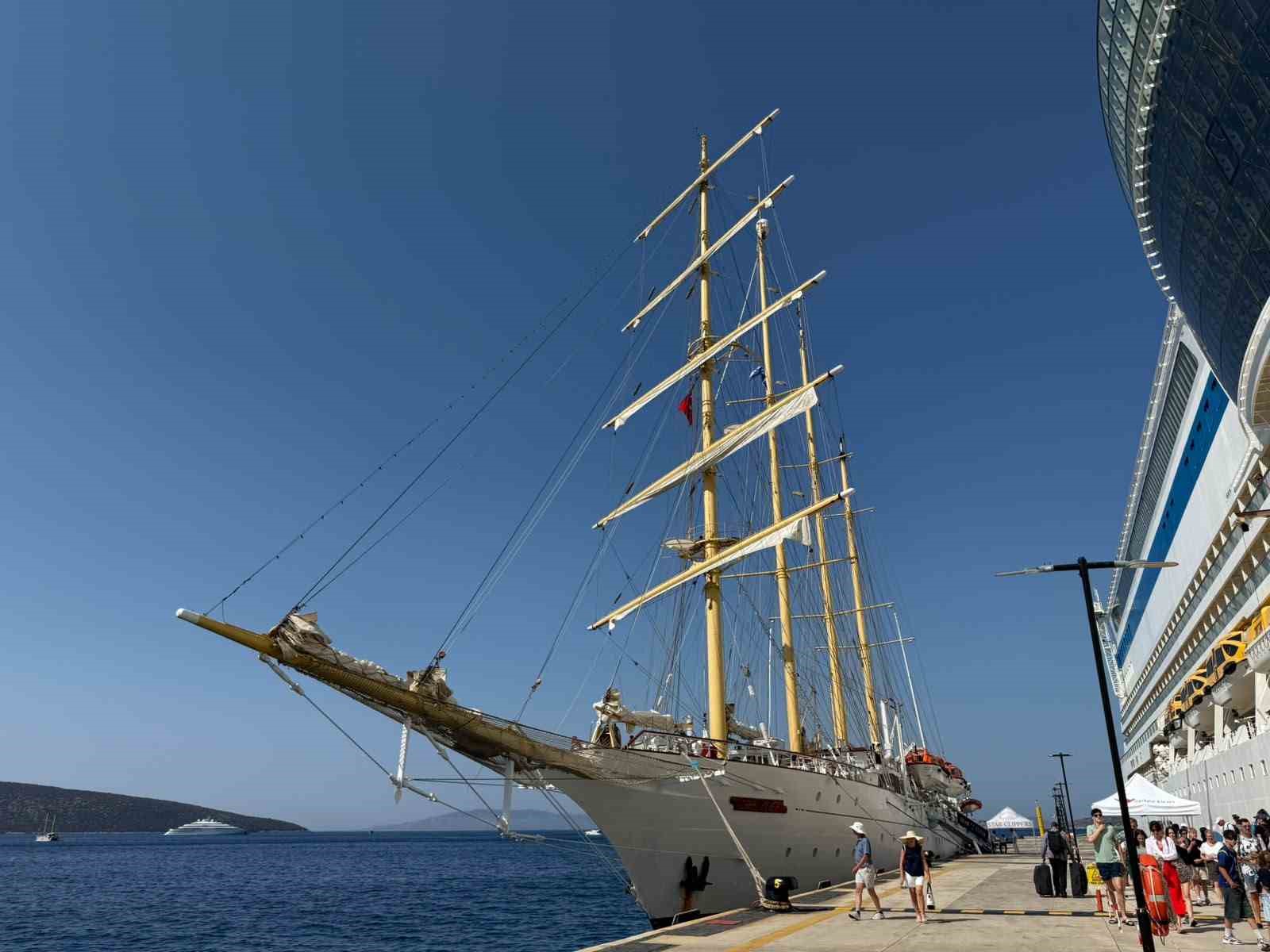 Bodrum’a 3 gemiyle 2 bin 761 turist geldi