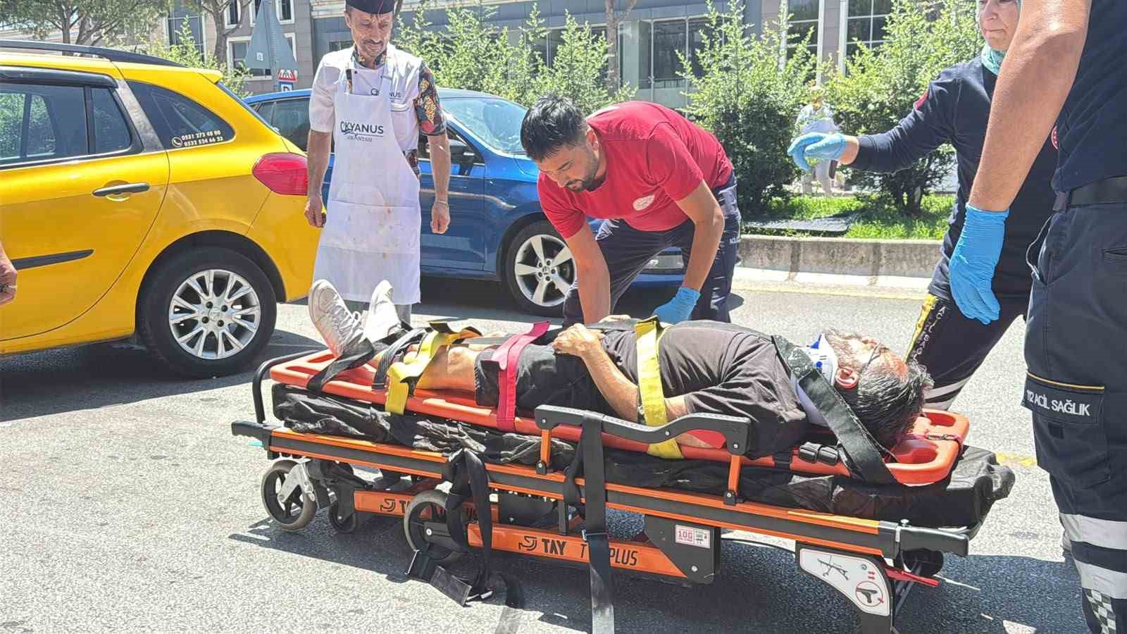 Menteşe’de park halindeki araçlara çarpan taksinin sürücüsü yaralandı