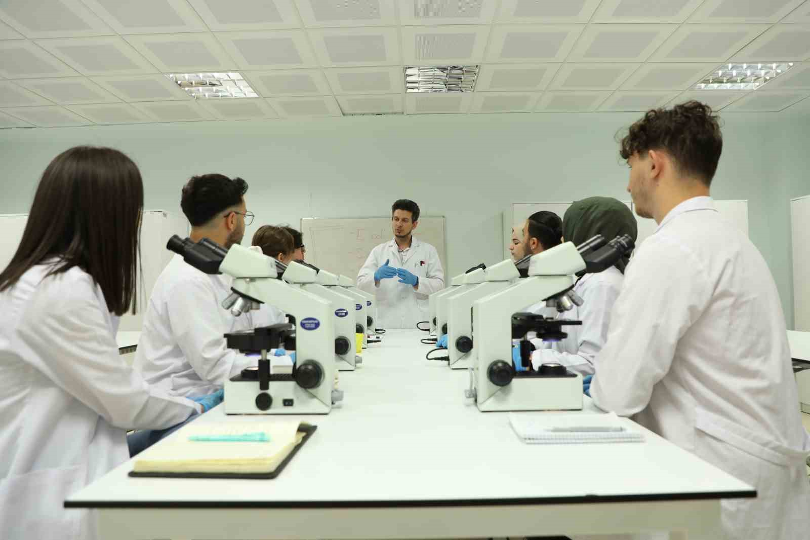 BARÜ’lü öğrencilerin TÜBİTAK 2209 başarısı devam ediyor