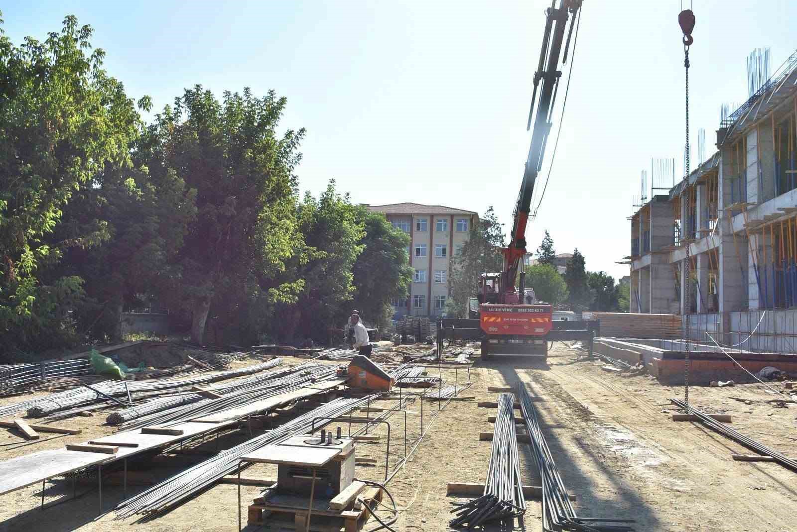Salihli’de iki yeni okul yükseliyor