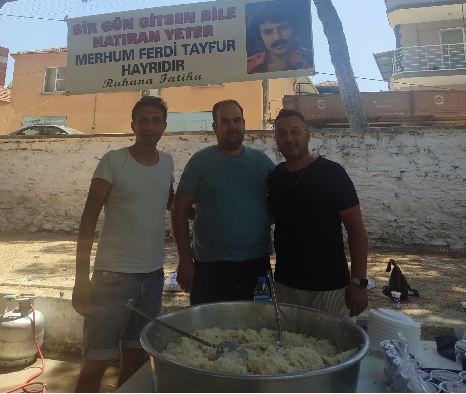 Hayranları, Ferdi Tayfur için hayır yaptı