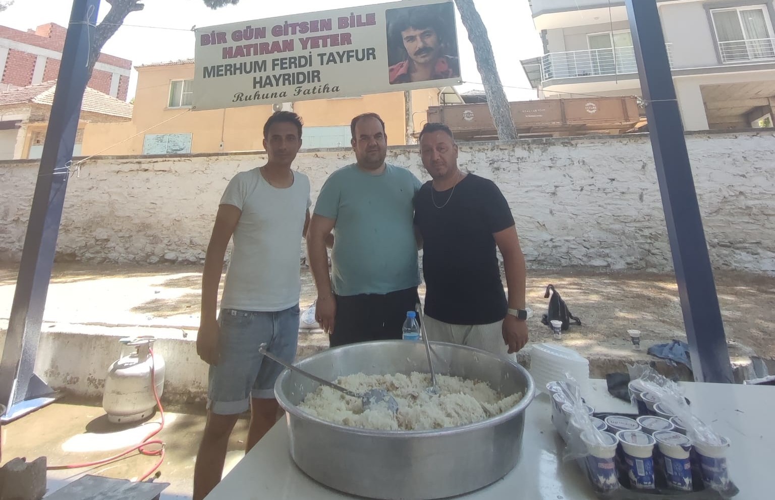 Hayranları, Ferdi Tayfur için hayır yaptı
