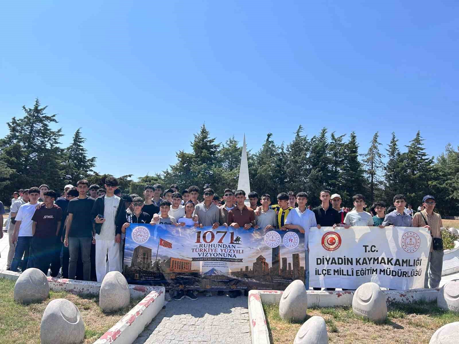 Ağrı’da "1071 Ruhundan Türkiye Yüzyılı Vizyonuna" gezi programının ilk kafilesi döndü