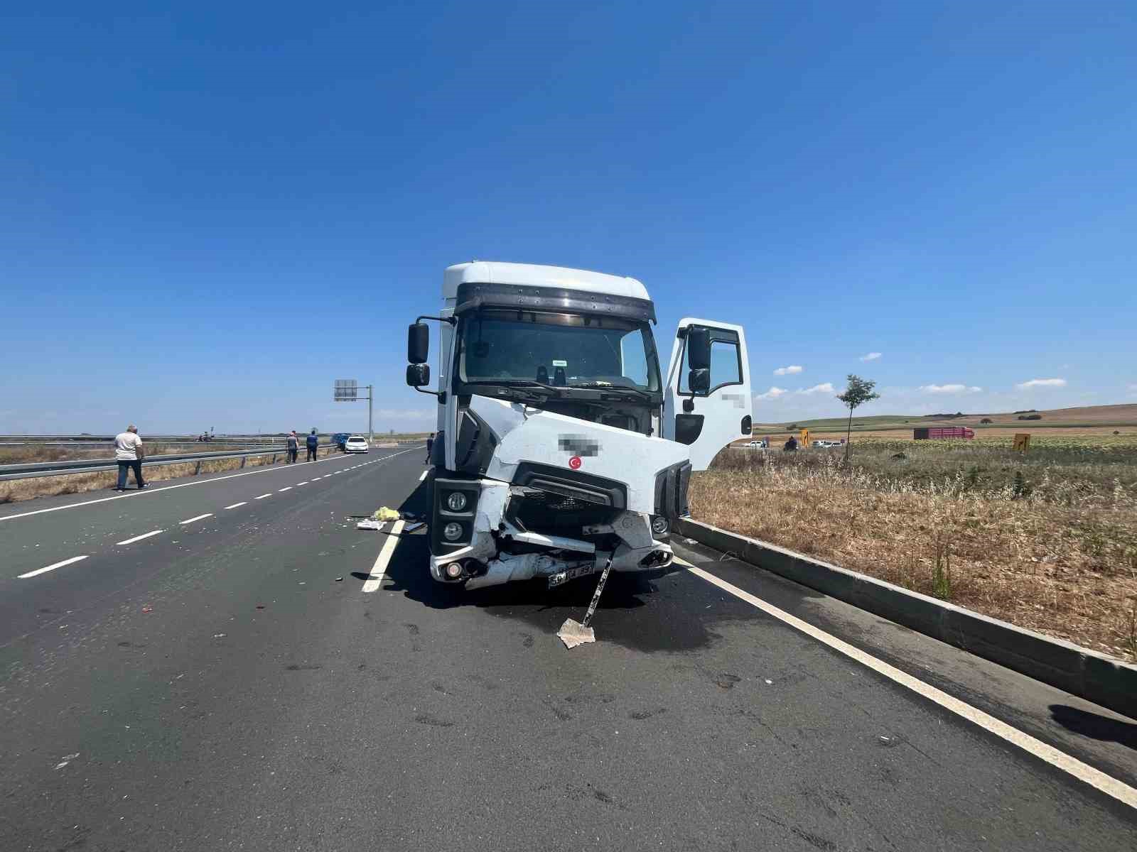 Tekirdağ’da kamyon ile otomobil çarpıştı: 2 ölü, 3 yaralı