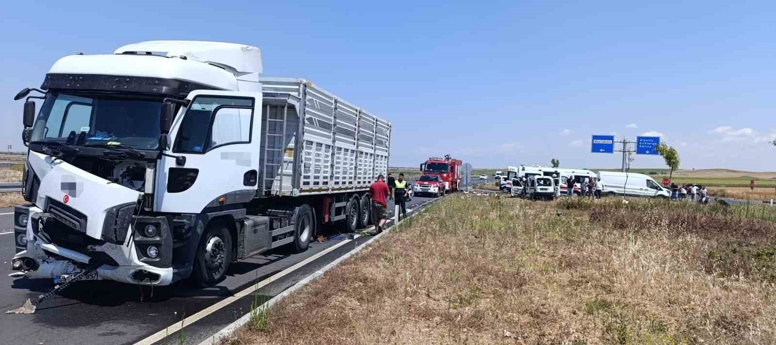 Tekirdağ’da kamyon ile otomobil çarpıştı: 2 ölü, 3 yaralı