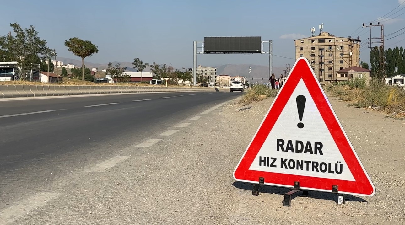 Yüksekova’da trafikte hız denetimi