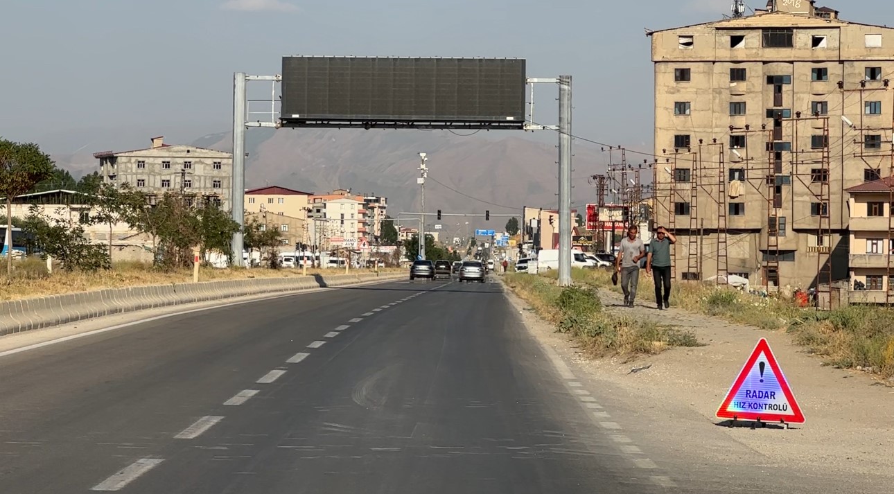 Yüksekova’da trafikte hız denetimi
