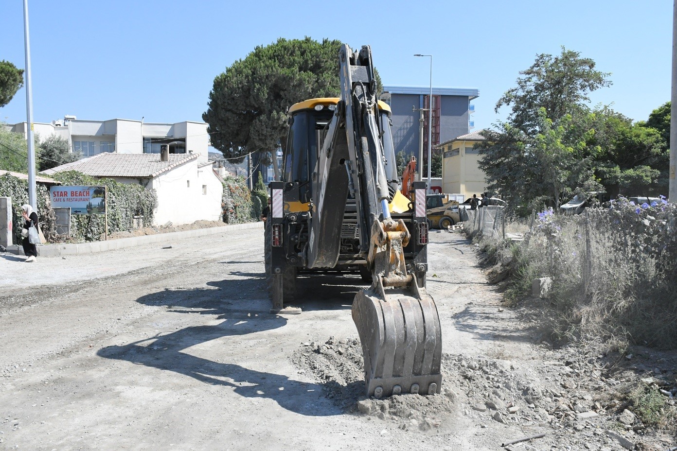 Kuşadası’nda sıcak asfalt çalışması