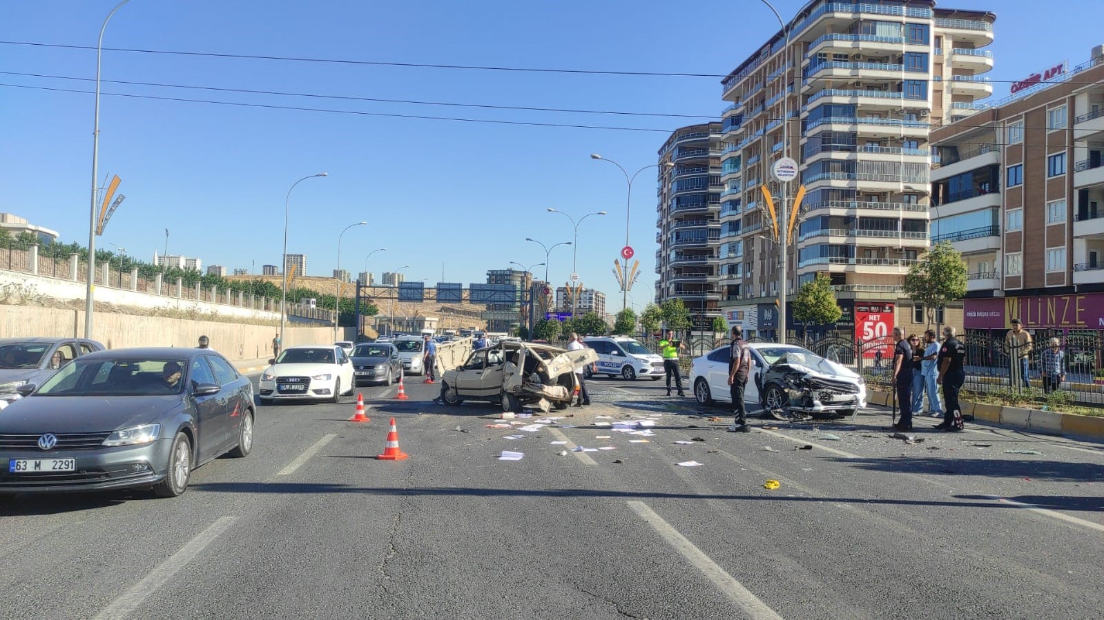 Şanlıurfa’da 4 aracın karıştığı zincirleme kazada 1 kişi yaralandı