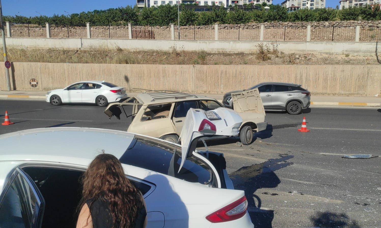 Şanlıurfa’da 4 aracın karıştığı zincirleme kazada 1 kişi yaralandı