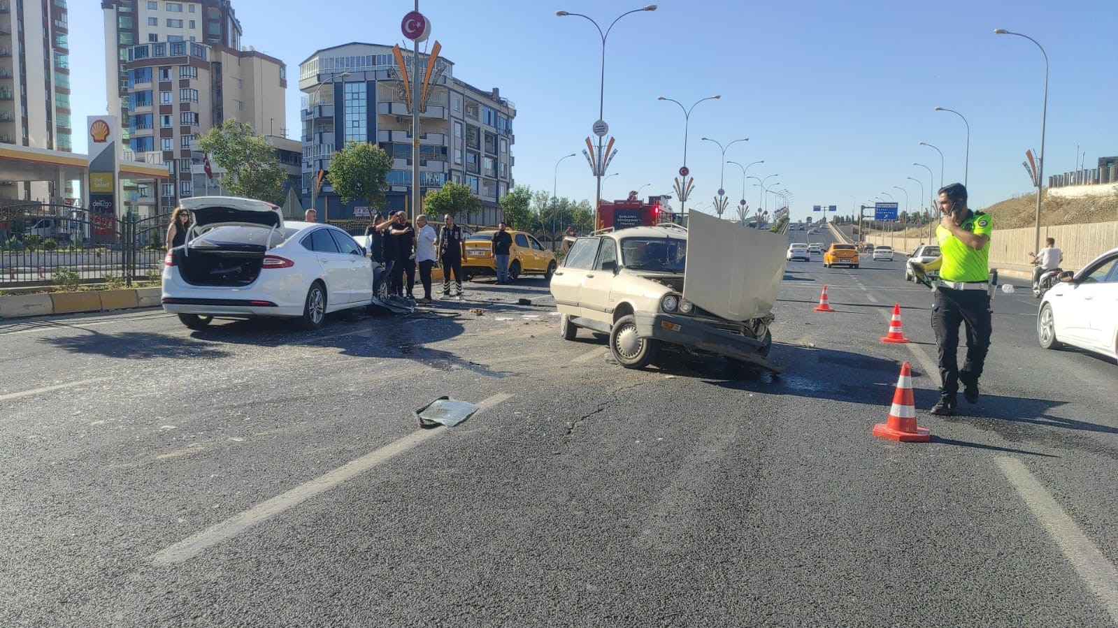 Şanlıurfa’da 4 aracın karıştığı zincirleme kazada 1 kişi yaralandı