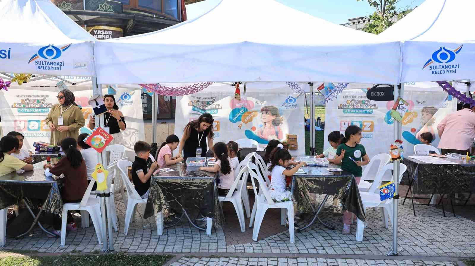 Çocuklar Sultangazi Kitap Kafe etkinliklerinde hem öğrenip hem eğleniyor