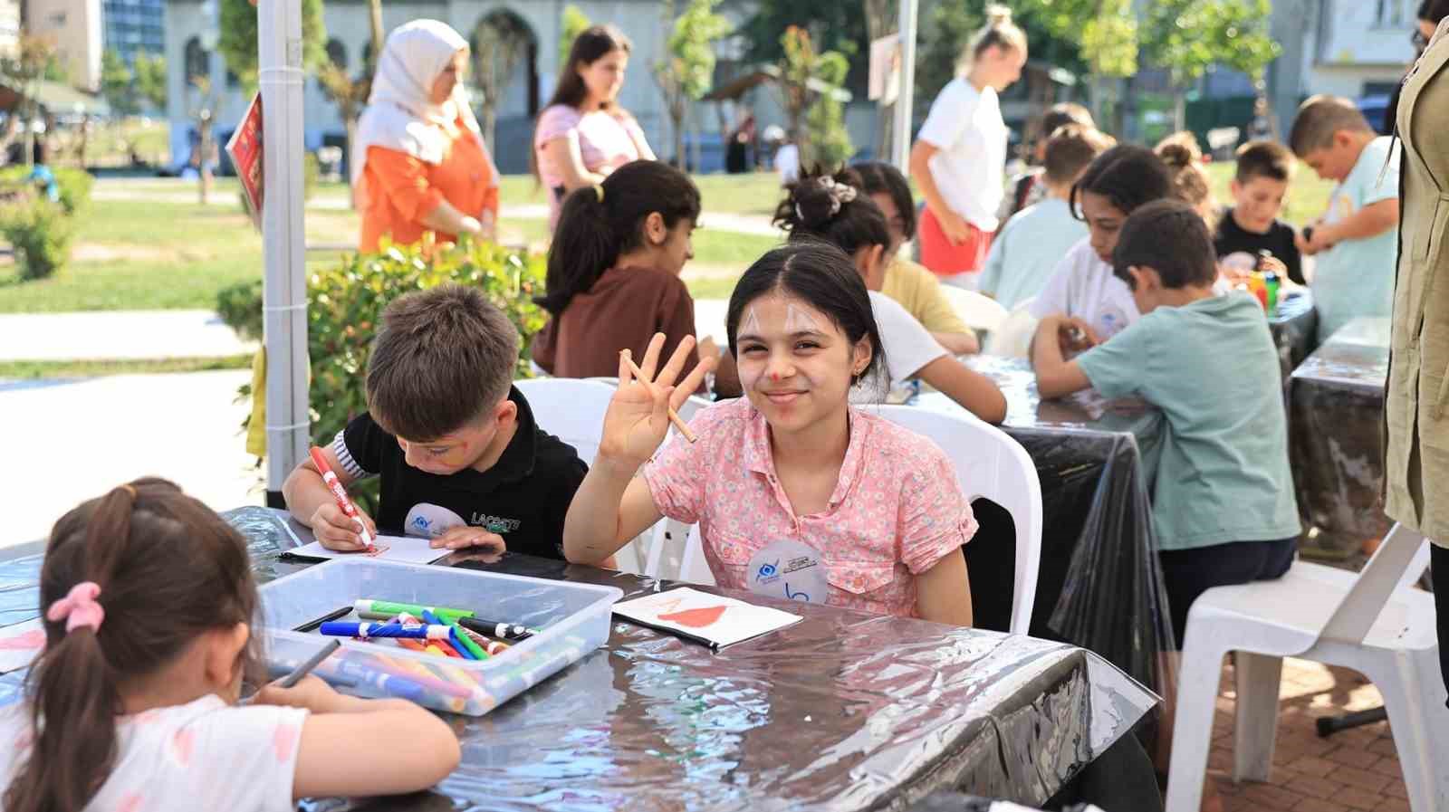 Çocuklar Sultangazi Kitap Kafe etkinliklerinde hem öğrenip hem eğleniyor