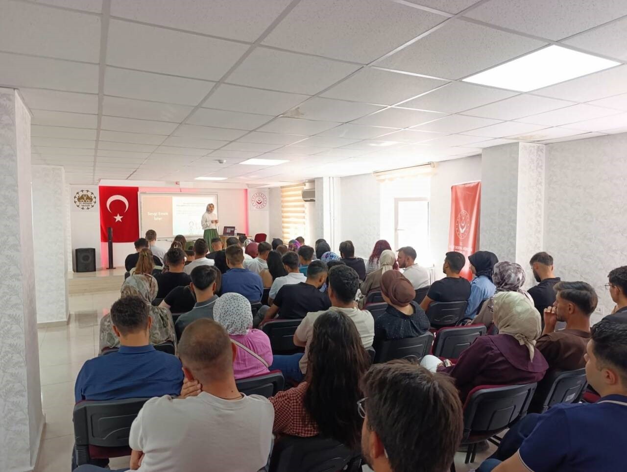 Aksaray’da çiftlere evlilik öncesi eğitim veriliyor