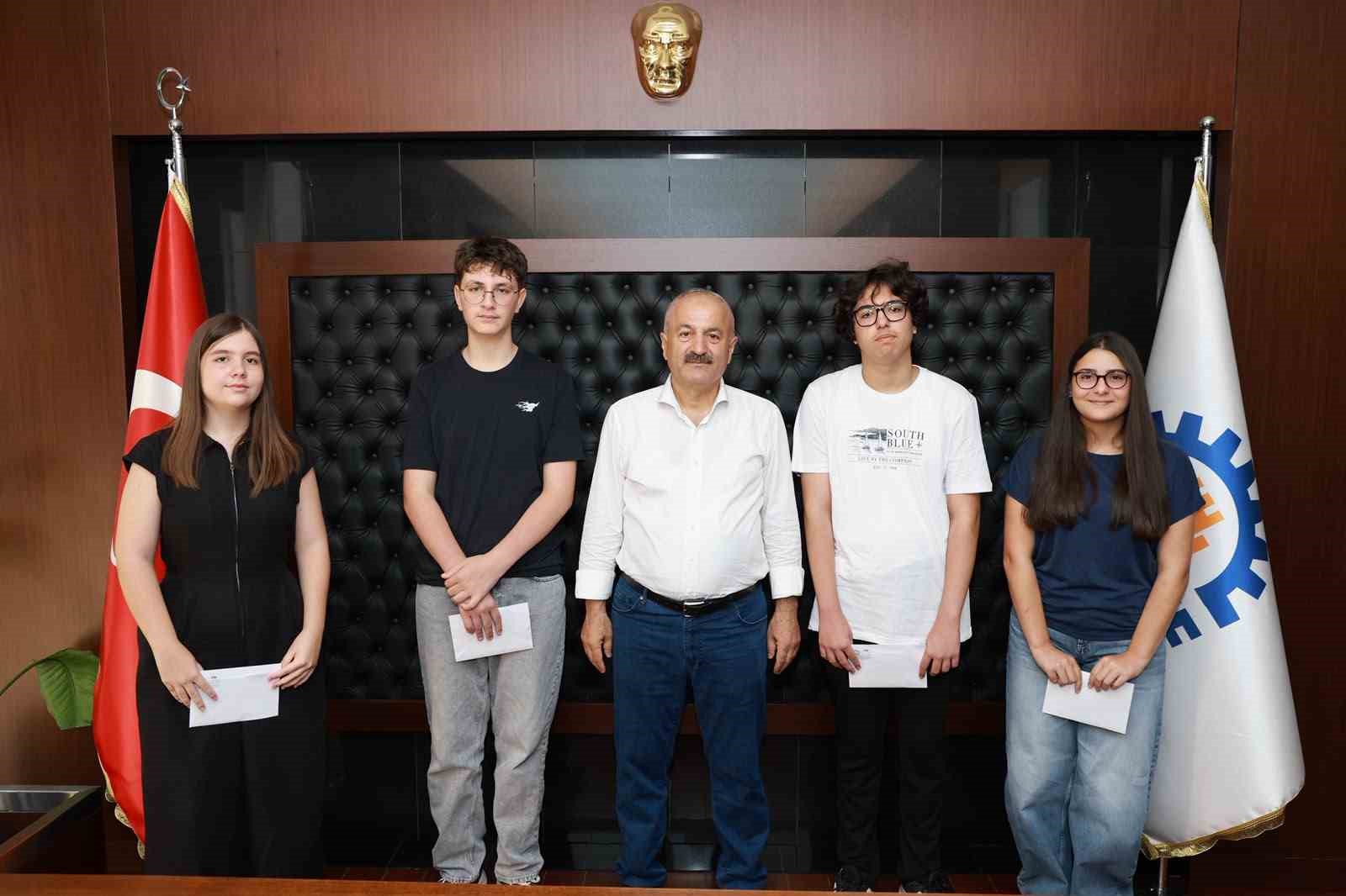 Gebze’den 4 öğrenci LGS’de 500 tam puan aldı