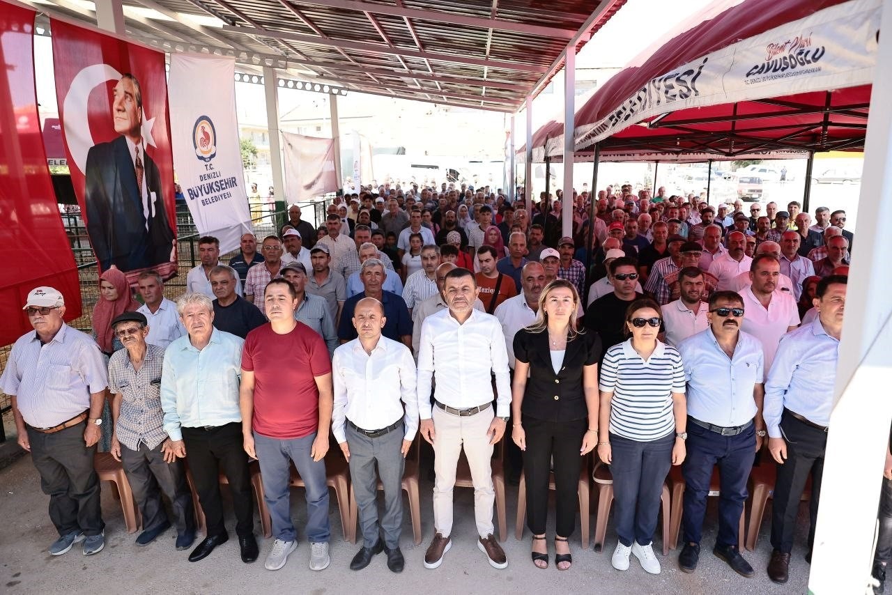 Denizli Büyükşehirin sera naylonu desteğinin ilk dağıtımı Kale’de gerçekleştirildi