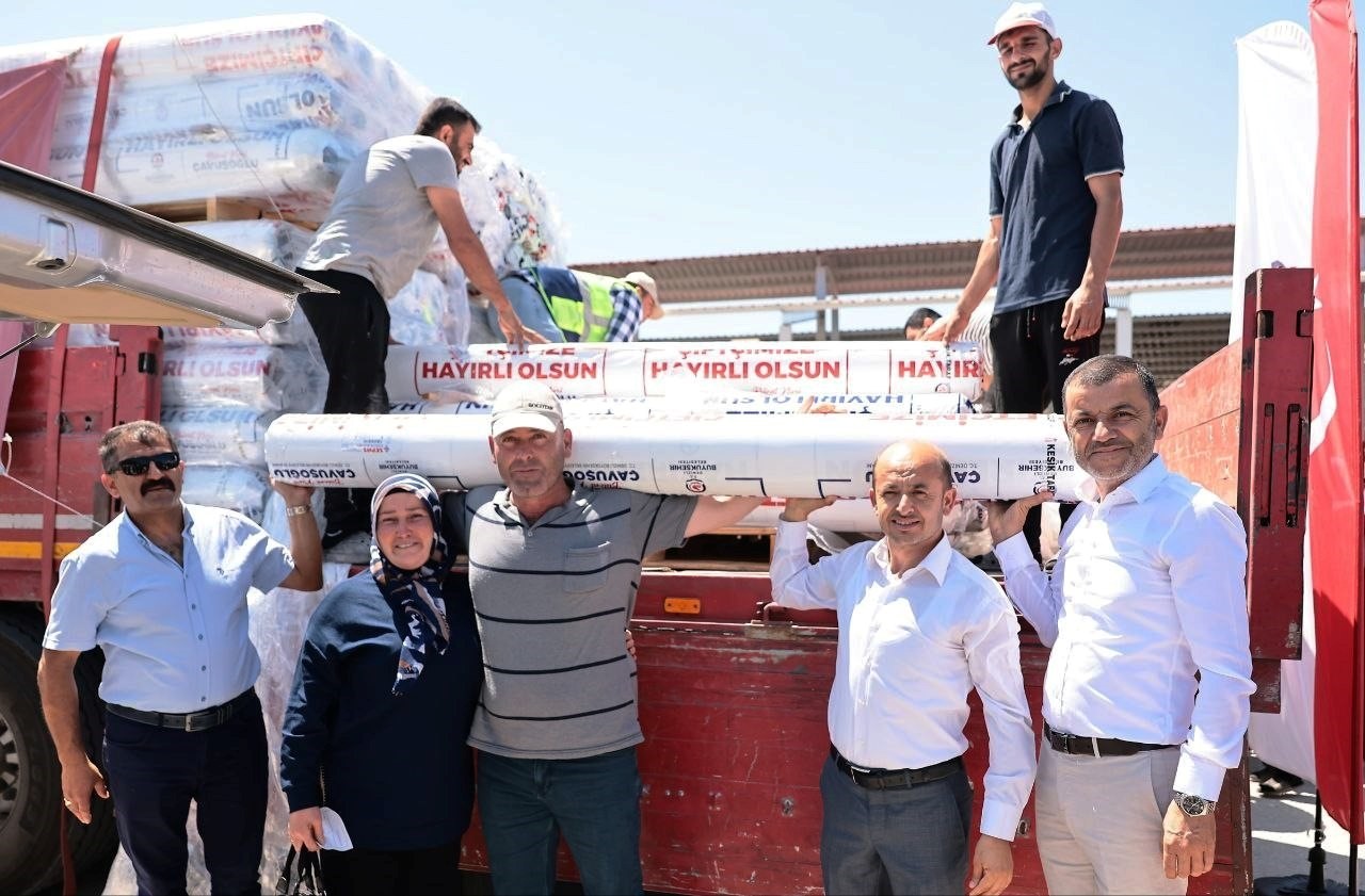 Denizli Büyükşehirin sera naylonu desteğinin ilk dağıtımı Kale’de gerçekleştirildi