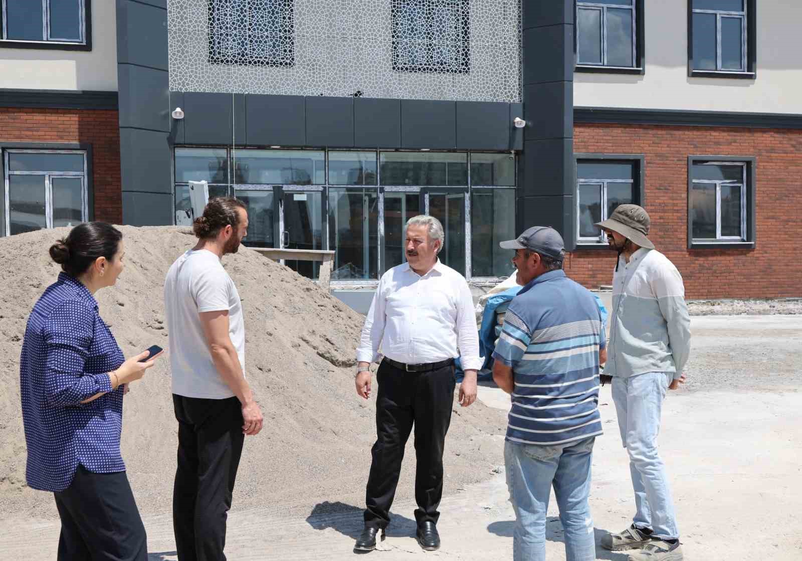 Başkan Palancıoğlu, Yıldırım Beyazıt Mahallesi’ndeki okul çalışmalarını inceledi