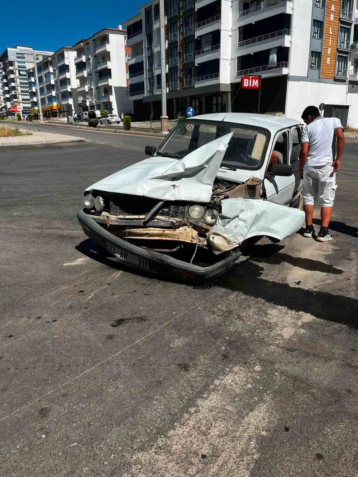 Elazığ’da trafik kazası: 3 yaralı
