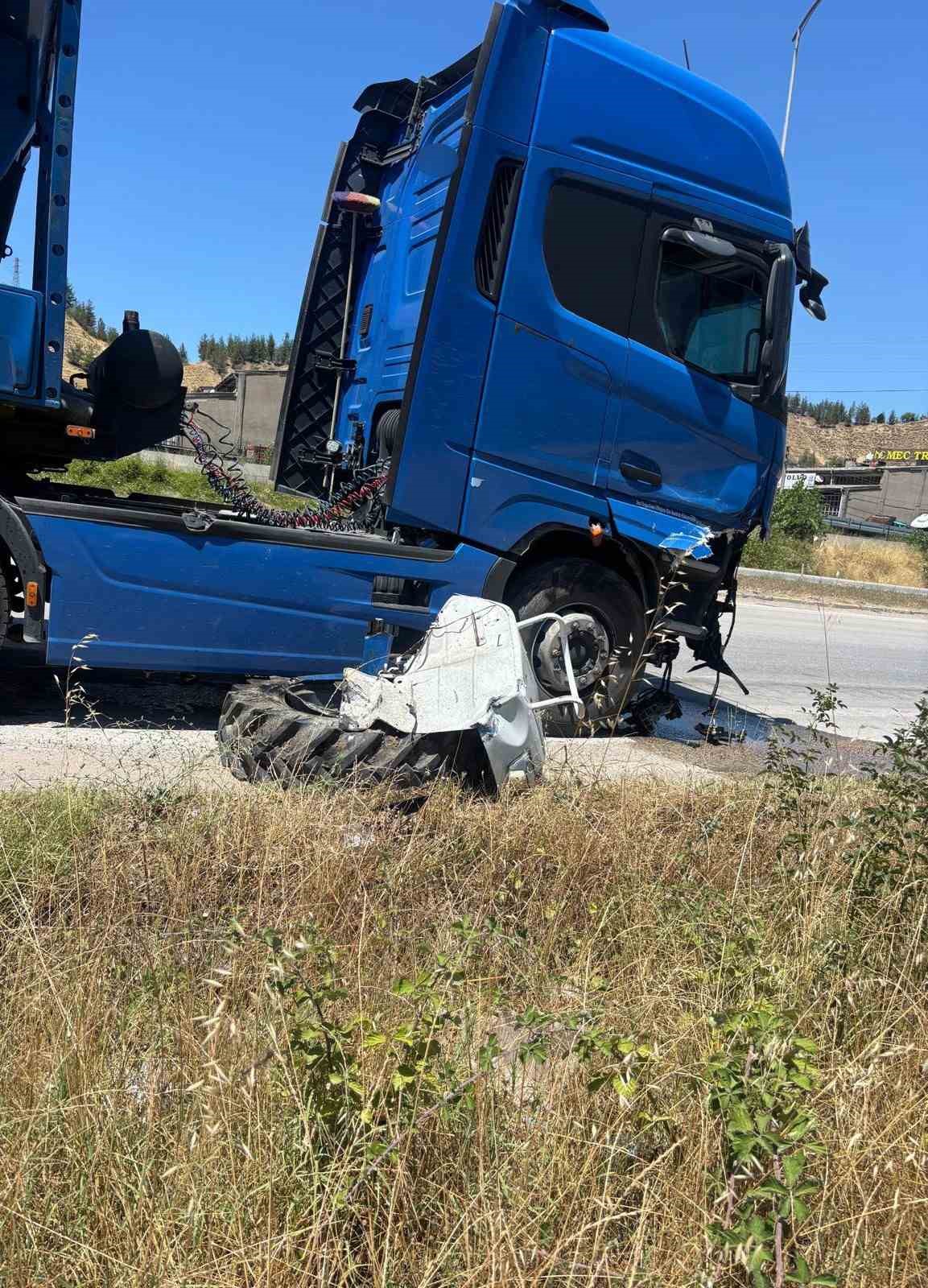 Karabük’te tır ile traktör çarpıştı: 1 ağır yaralı