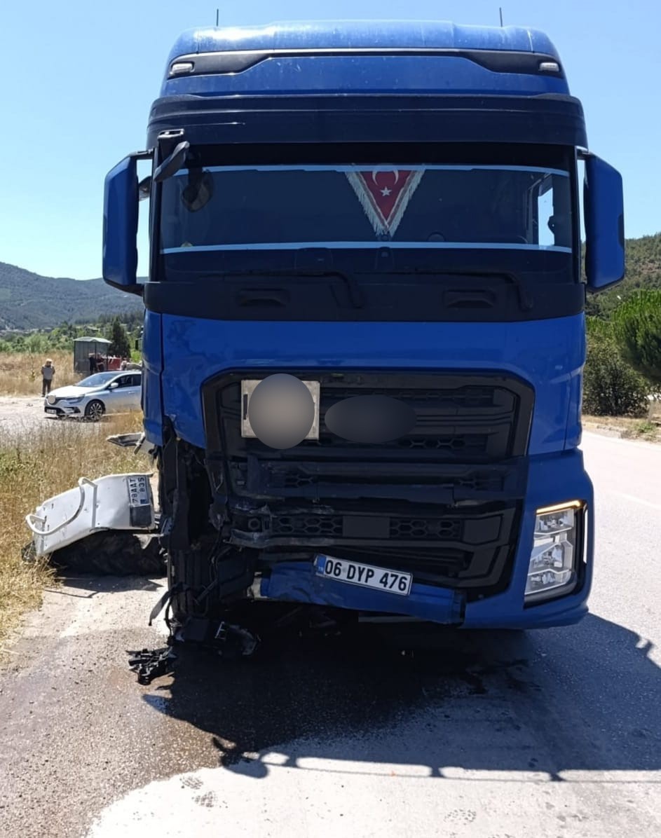 Karabük’te tır ile traktör çarpıştı: 1 ağır yaralı