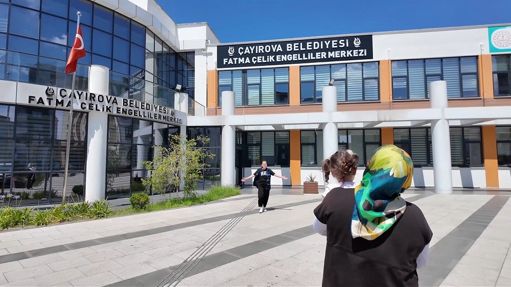 Minik Lina’nın tedavi yolculuğuna destek
