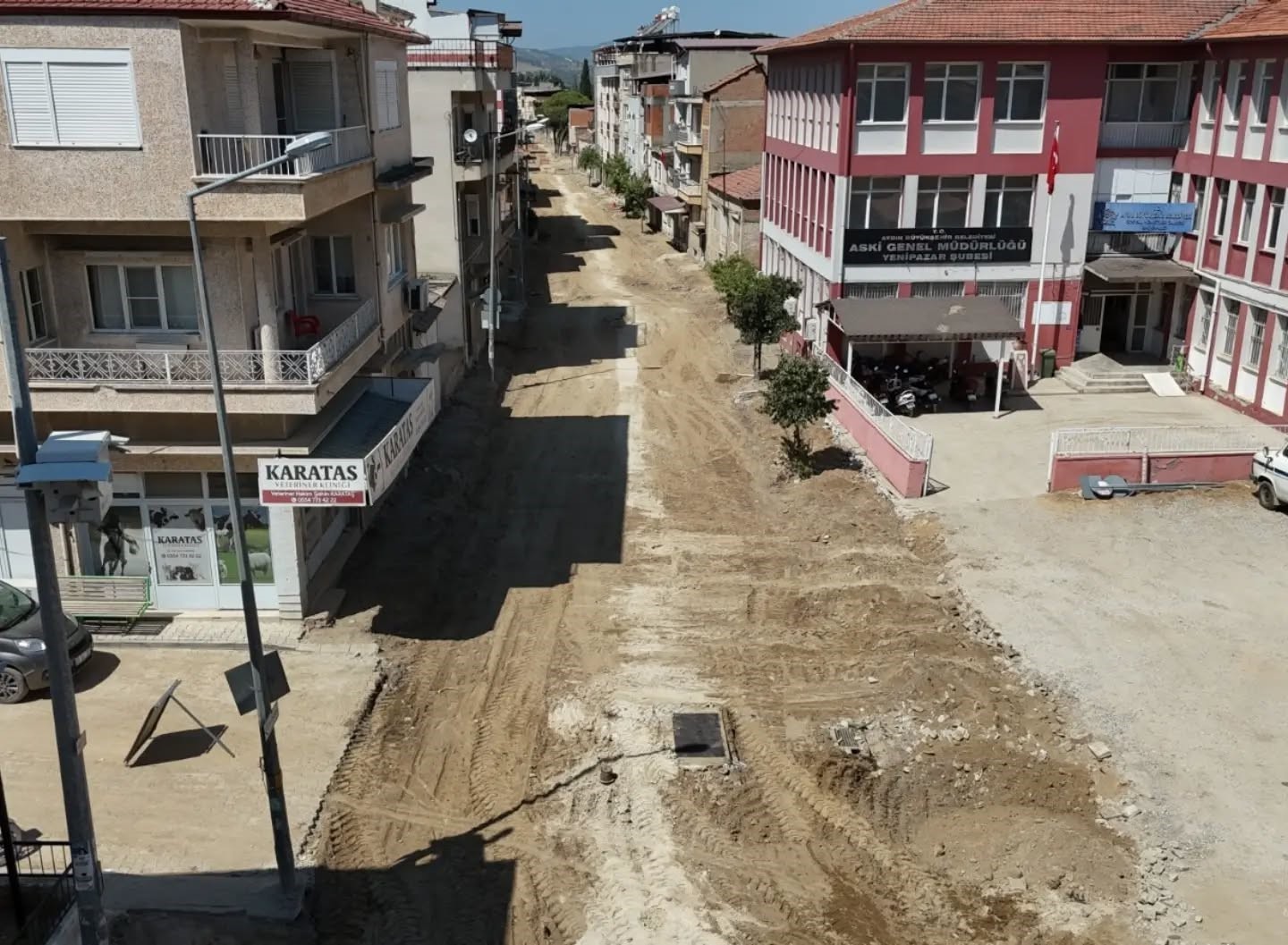 Yenipazar’da yol yenileme çalışmaları Yörük Ali Efe Caddesi’nde sürüyor